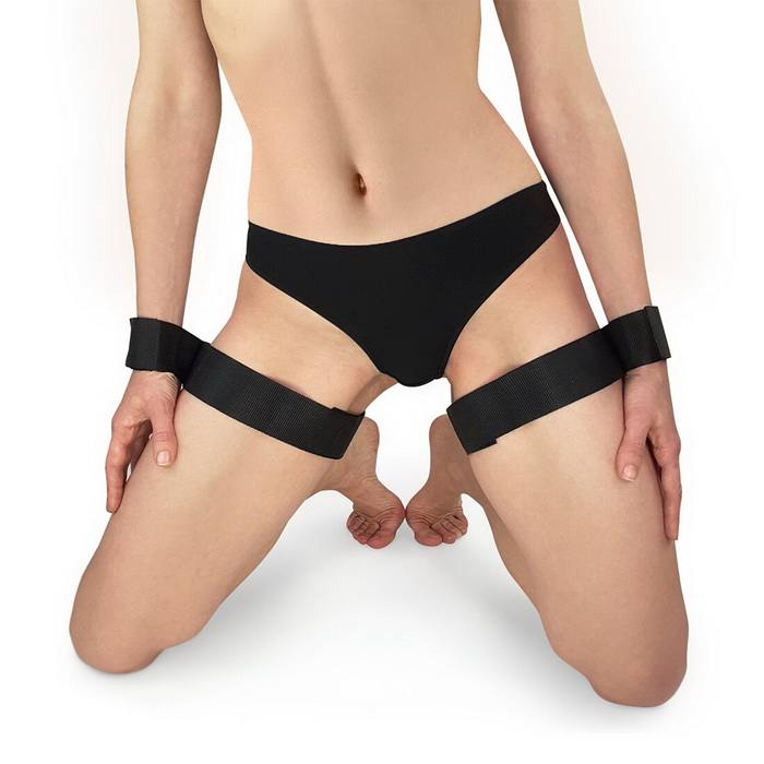 Art of Sex BDSM Hands to Hips Simple